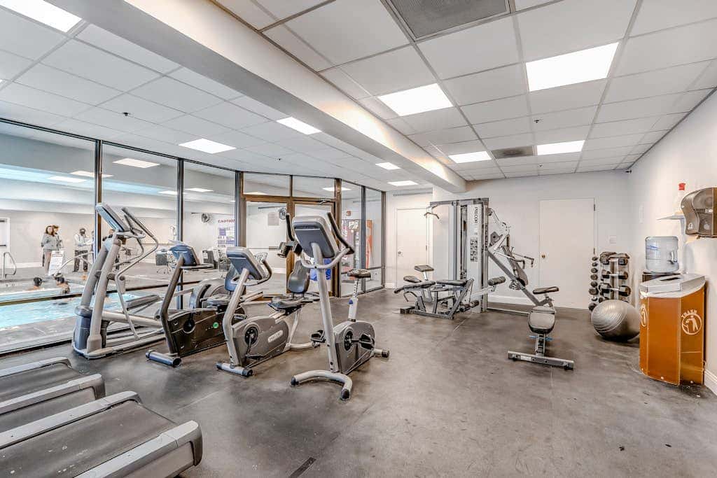 Ski-in - ski-out condo with shared pool & hot tub, gas fireplace