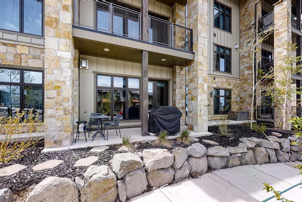 Stylish Blackstone Retreat | Heated Pool & Hot Tub | Walk to Cabriolet Lift