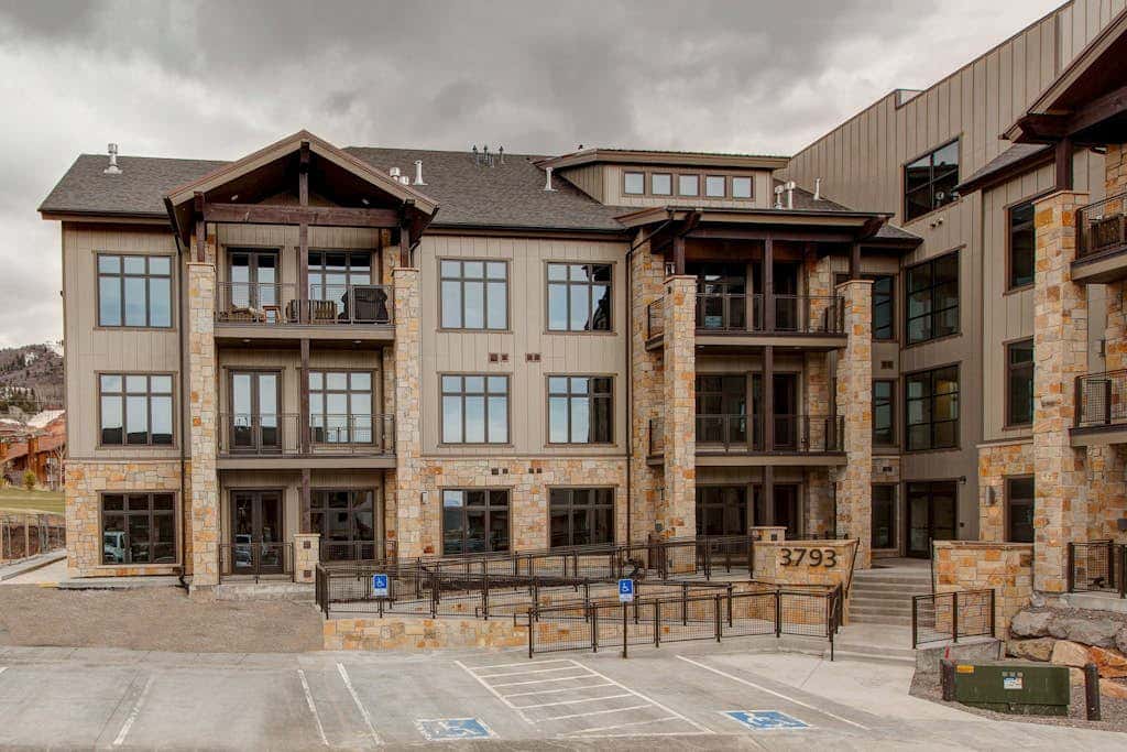 Stylish Blackstone Retreat | Heated Pool & Hot Tub | Walk to Cabriolet Lift
