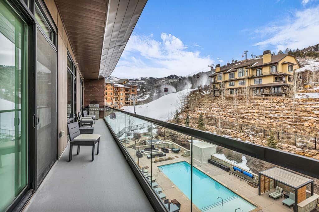 Exclusive ski-in - ski-out Penthouse with Balcony & Gorgeous Slope Views