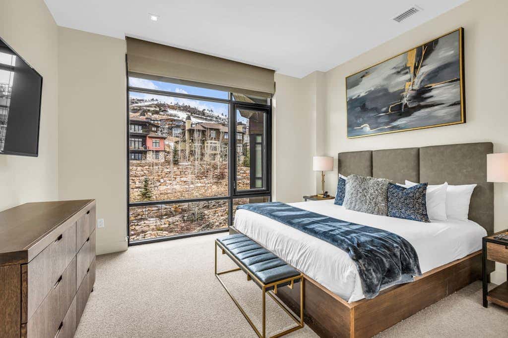 Exclusive ski-in - ski-out Penthouse with Balcony & Gorgeous Slope Views