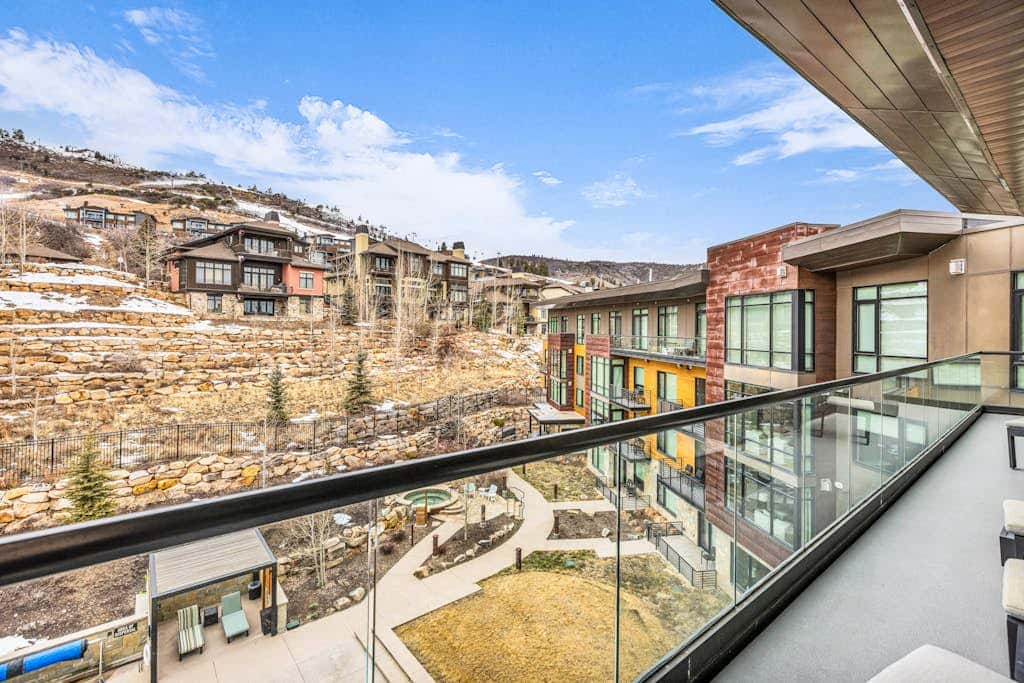 Exclusive ski-in - ski-out Penthouse with Balcony & Gorgeous Slope Views