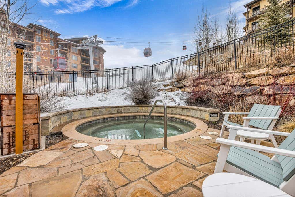 Exclusive ski-in - ski-out Penthouse with Balcony & Gorgeous Slope Views