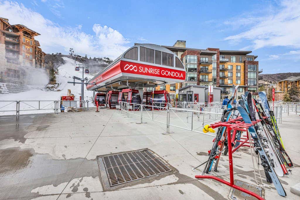 Exclusive ski-in - ski-out Penthouse with Balcony & Gorgeous Slope Views