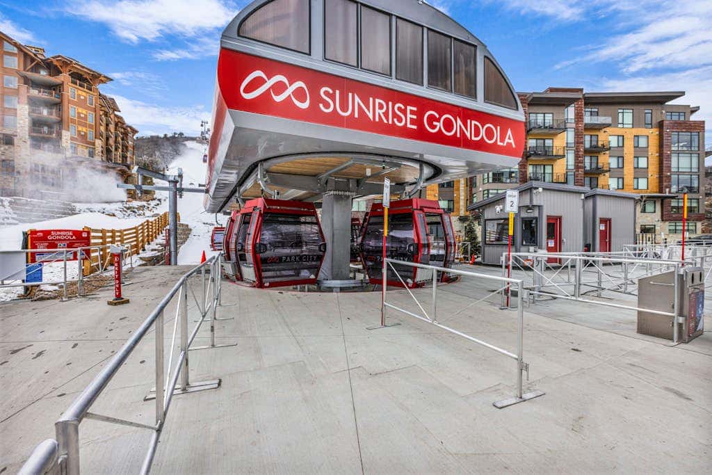 Exclusive ski-in - ski-out Penthouse with Balcony & Gorgeous Slope Views