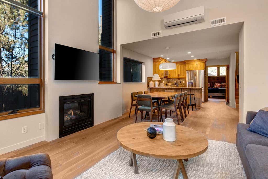 Modern mountain escape with wonderful views, pool, hot tub-minutes to skiing