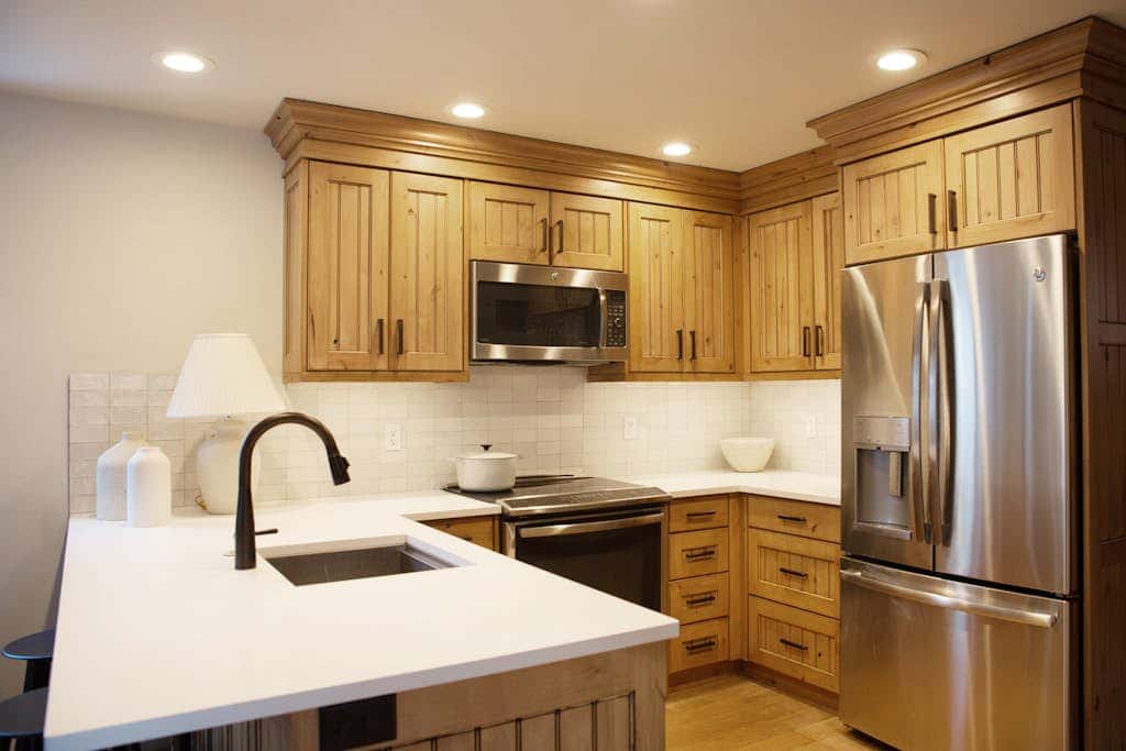 Modern mountain escape with wonderful views, pool, hot tub-minutes to skiing