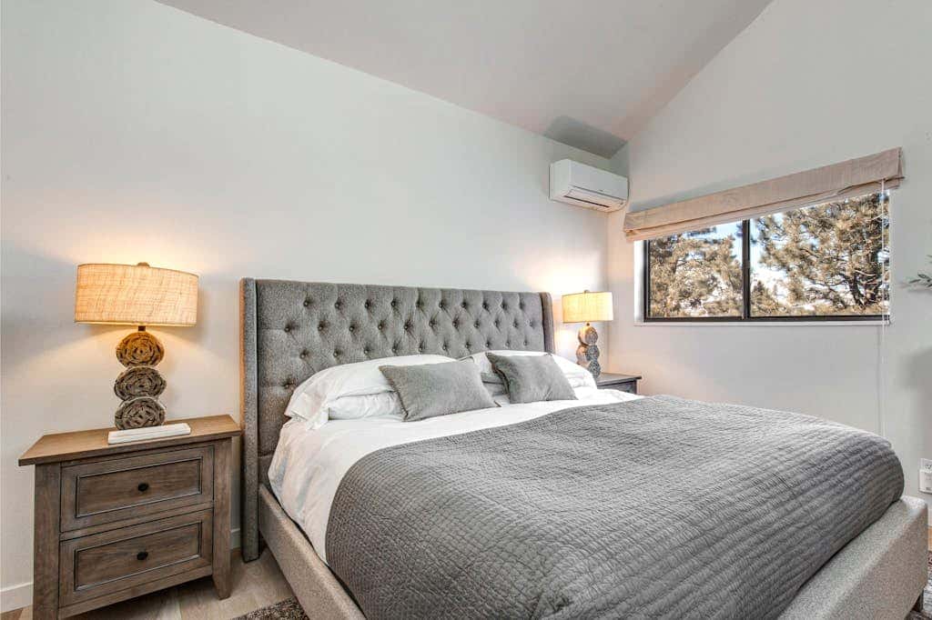 Modern mountain escape with wonderful views, pool, hot tub-minutes to skiing