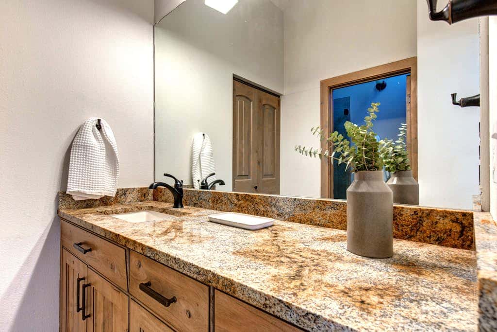 Modern mountain escape with wonderful views, pool, hot tub-minutes to skiing