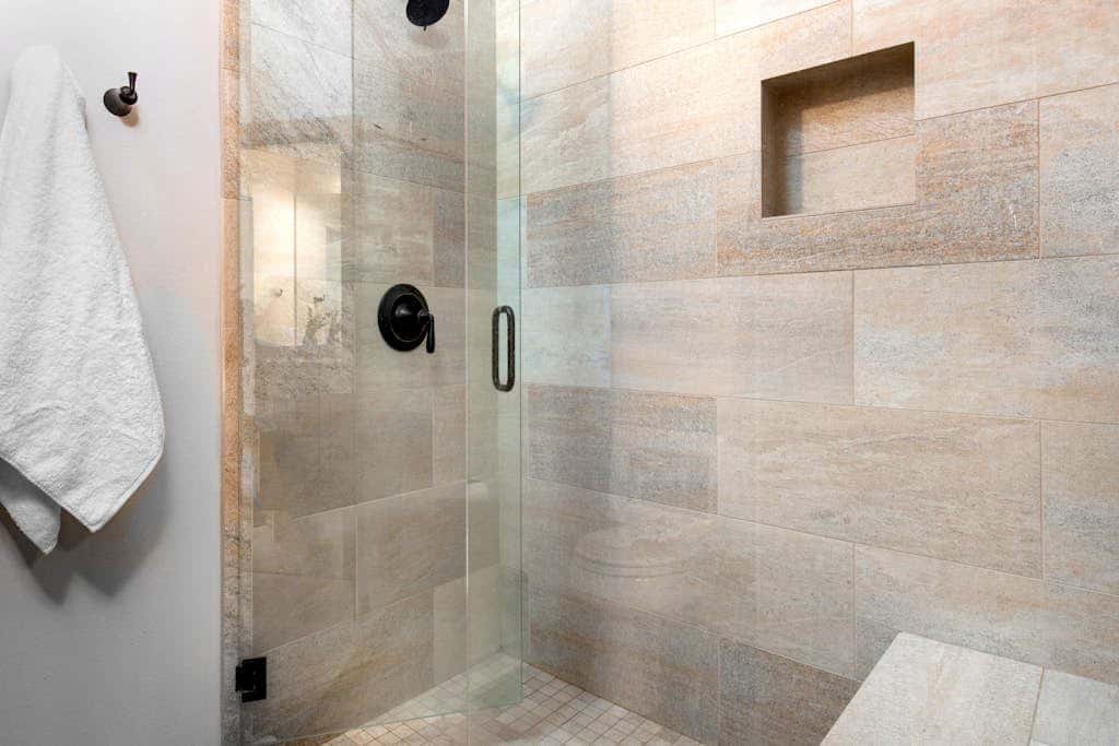 Modern mountain escape with wonderful views, pool, hot tub-minutes to skiing
