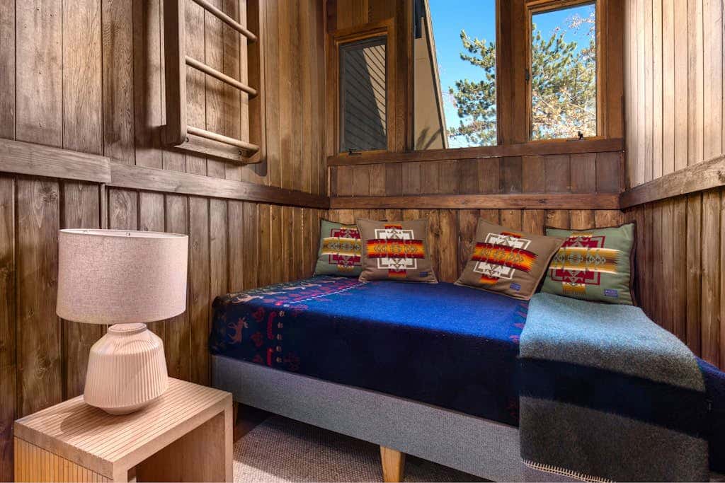 Modern mountain escape with wonderful views, pool, hot tub-minutes to skiing