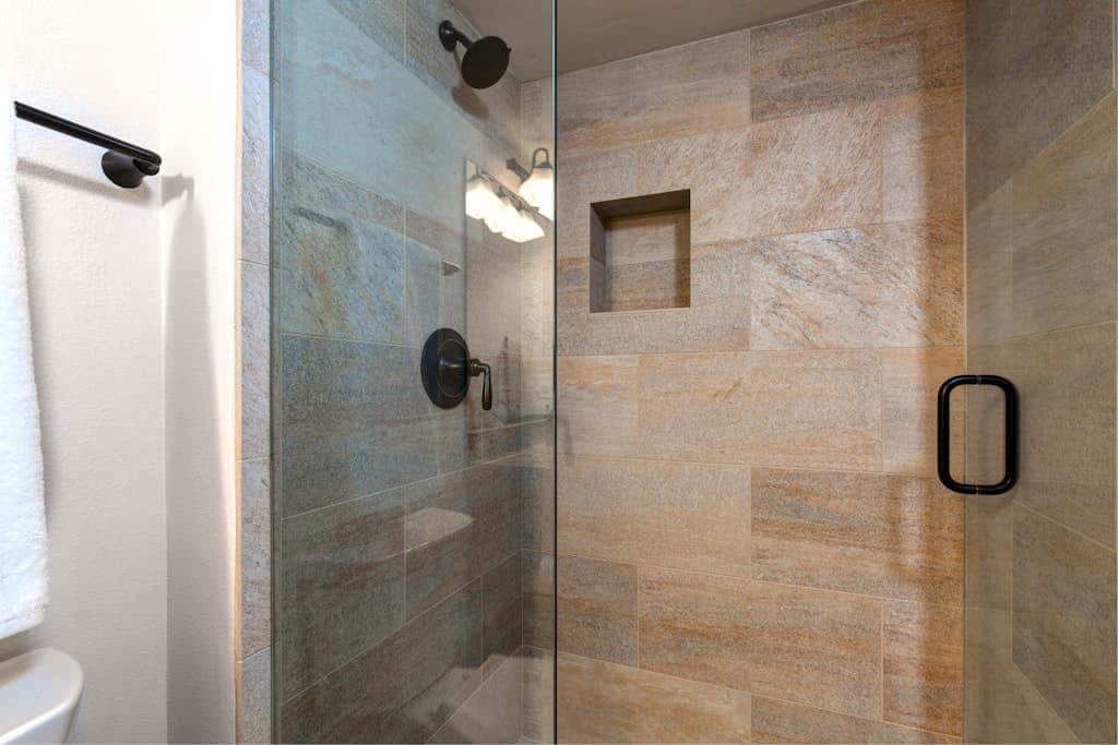 Modern mountain escape with wonderful views, pool, hot tub-minutes to skiing