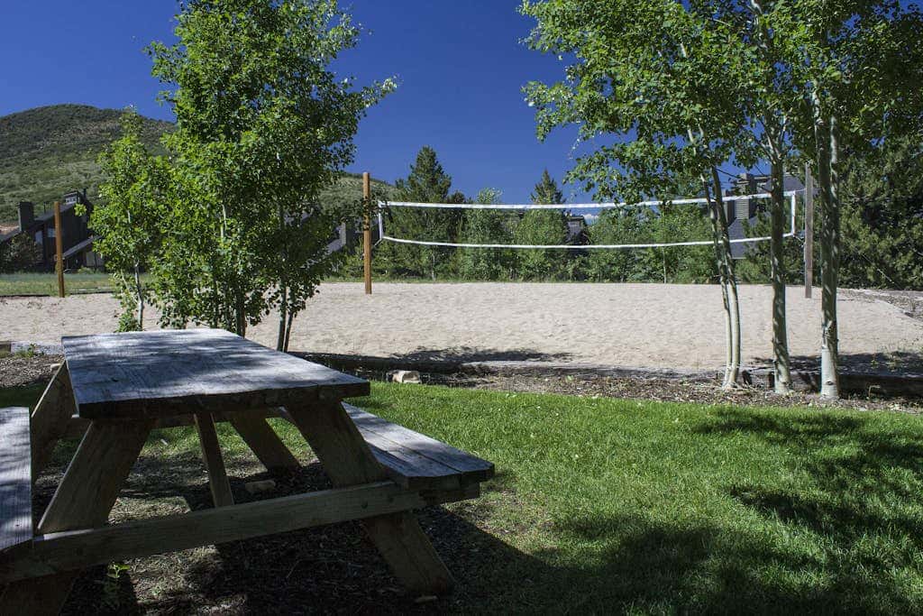 Modern mountain escape with wonderful views, pool, hot tub-minutes to skiing
