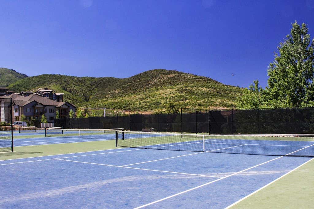 Modern mountain escape with wonderful views, pool, hot tub-minutes to skiing