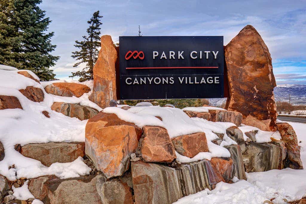 Modern mountain escape with wonderful views, pool, hot tub-minutes to skiing
