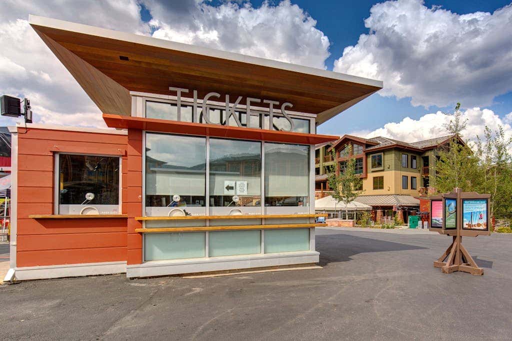 Modern mountain escape with wonderful views, pool, hot tub-minutes to skiing