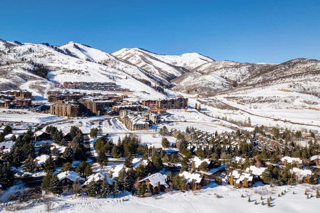 Modern mountain escape with wonderful views, pool, hot tub-minutes to skiing