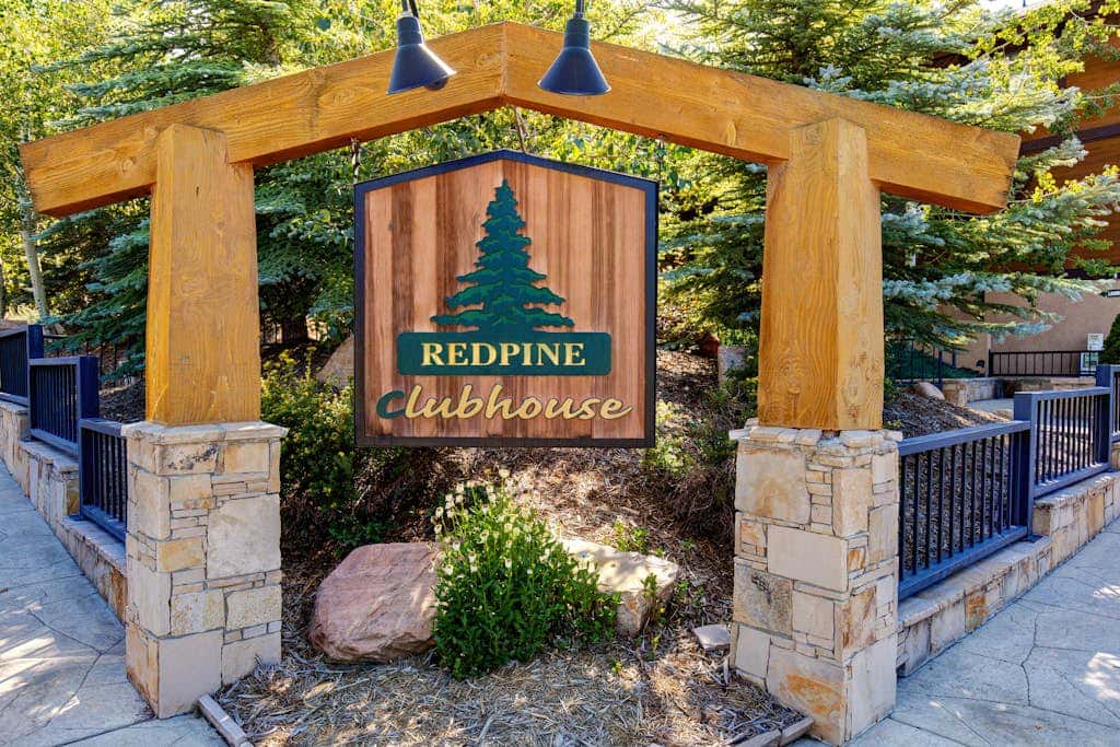 Modern mountain escape with wonderful views, pool, hot tub-minutes to skiing