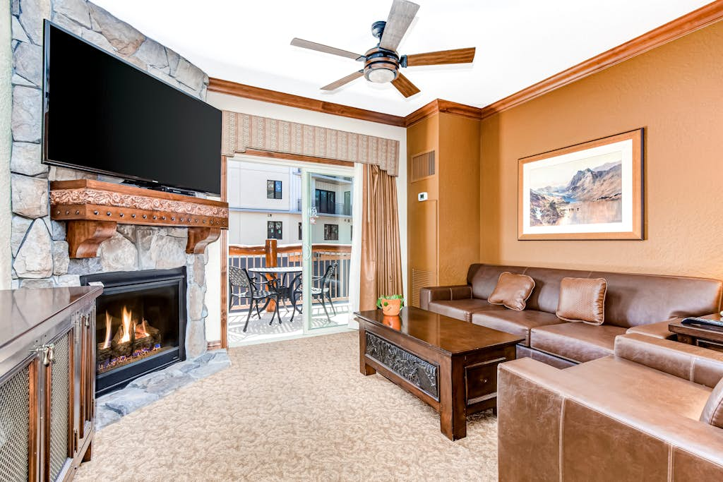 ski-in - ski-out Condo with Shared Hot Tubs and Pools & High-Speed WiFi