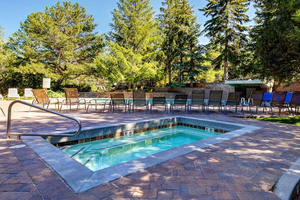 Ski Lodge-Inspired Condo with two lofts plus Shared Pools, Hot Tubs, & Tennis