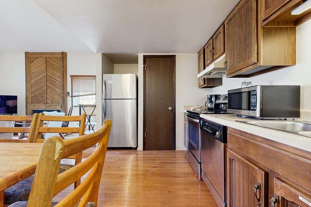 Ski Lodge-Inspired Condo with two lofts plus Shared Pools, Hot Tubs, & Tennis
