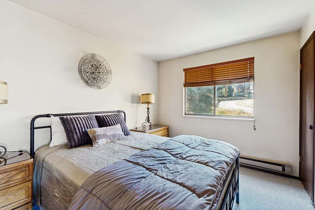 Ski Lodge-Inspired Condo with two lofts plus Shared Pools, Hot Tubs, & Tennis