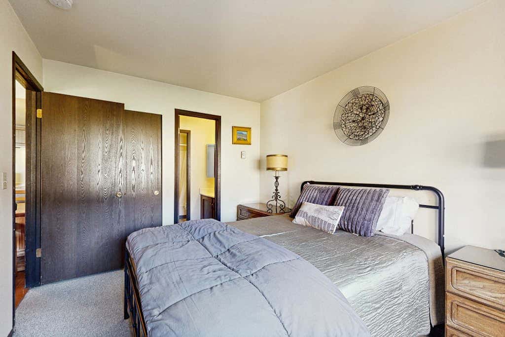 Ski Lodge-Inspired Condo with two lofts plus Shared Pools, Hot Tubs, & Tennis