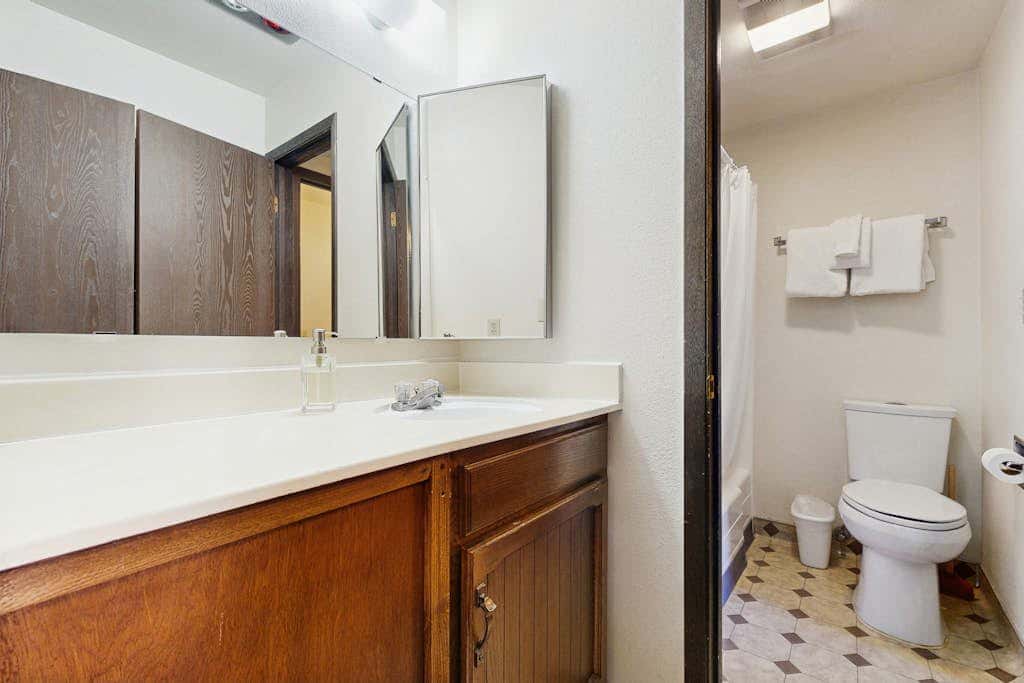 Ski Lodge-Inspired Condo with two lofts plus Shared Pools, Hot Tubs, & Tennis