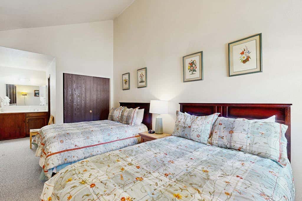 Ski Lodge-Inspired Condo with two lofts plus Shared Pools, Hot Tubs, & Tennis