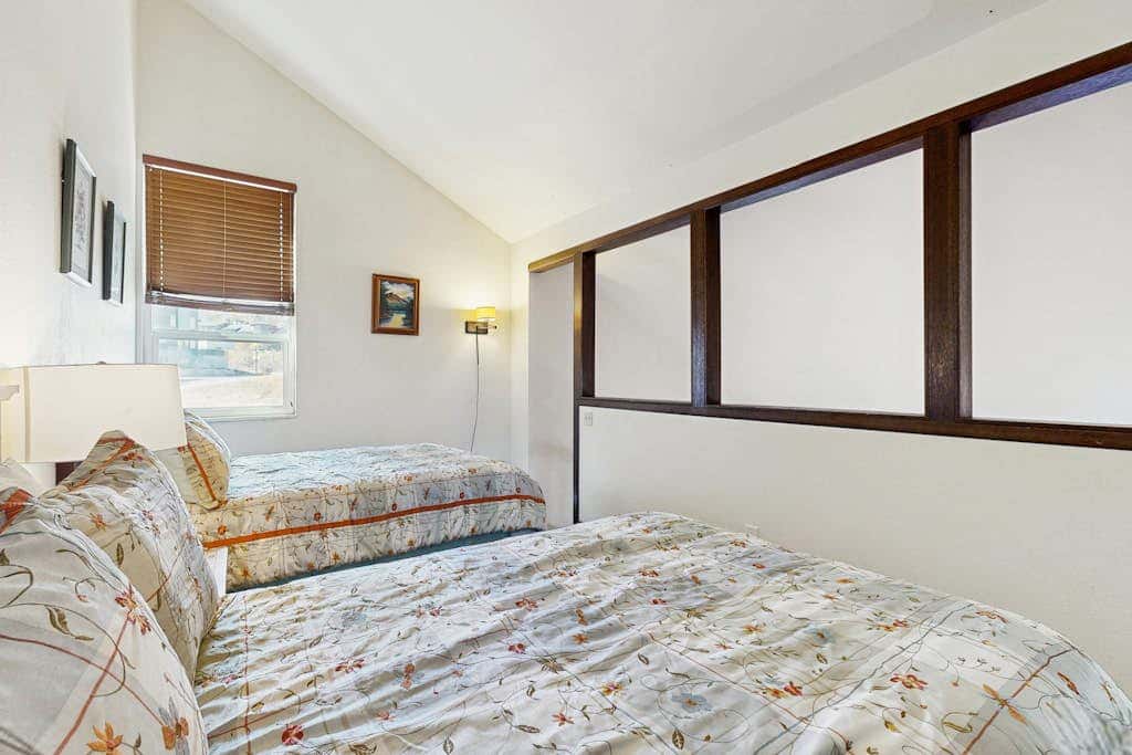 Ski Lodge-Inspired Condo with two lofts plus Shared Pools, Hot Tubs, & Tennis