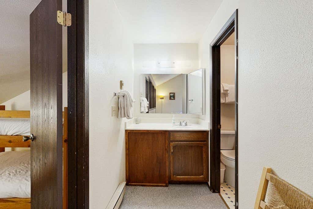 Ski Lodge-Inspired Condo with two lofts plus Shared Pools, Hot Tubs, & Tennis