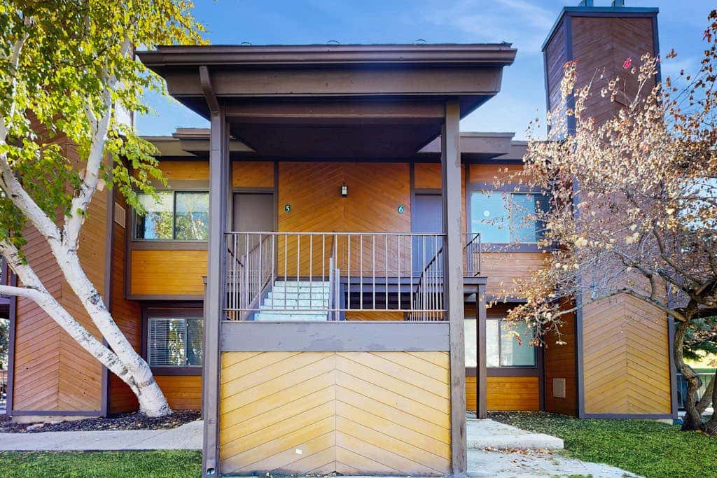 Ski Lodge-Inspired Condo with two lofts plus Shared Pools, Hot Tubs, & Tennis