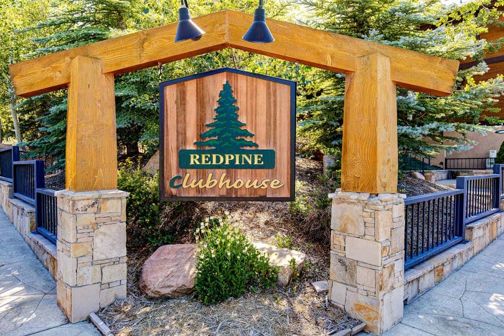 Ski Lodge-Inspired Condo with two lofts plus Shared Pools, Hot Tubs, & Tennis
