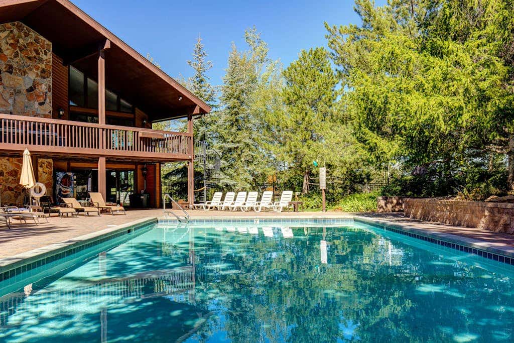 Ski Lodge-Inspired Condo with two lofts plus Shared Pools, Hot Tubs, & Tennis