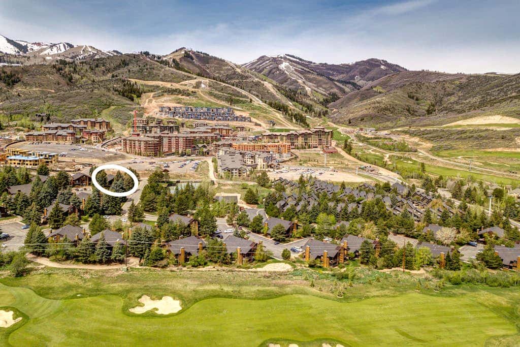 Ski Lodge-Inspired Condo with two lofts plus Shared Pools, Hot Tubs, & Tennis