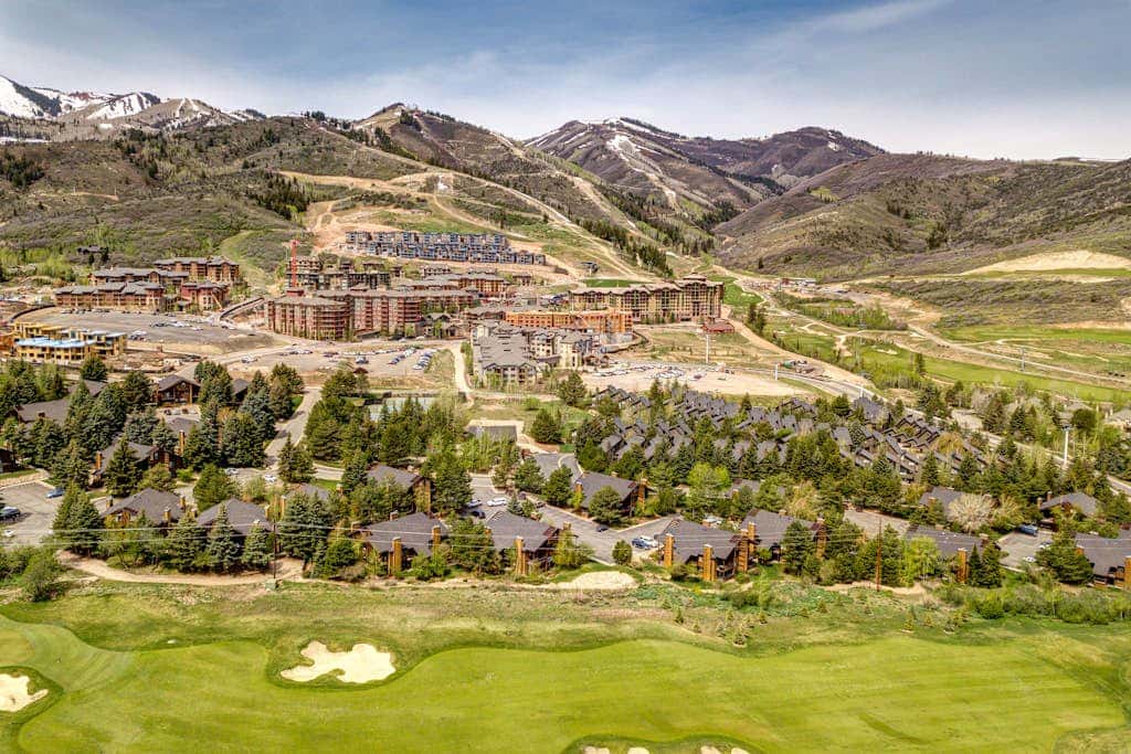 Ski Lodge-Inspired Condo with two lofts plus Shared Pools, Hot Tubs, & Tennis