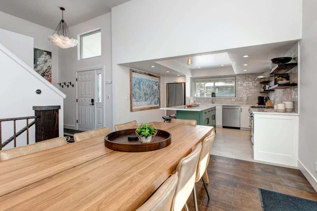 Dog-friendly, walk to Canyons, hot tub, fireplace, foosball, AC