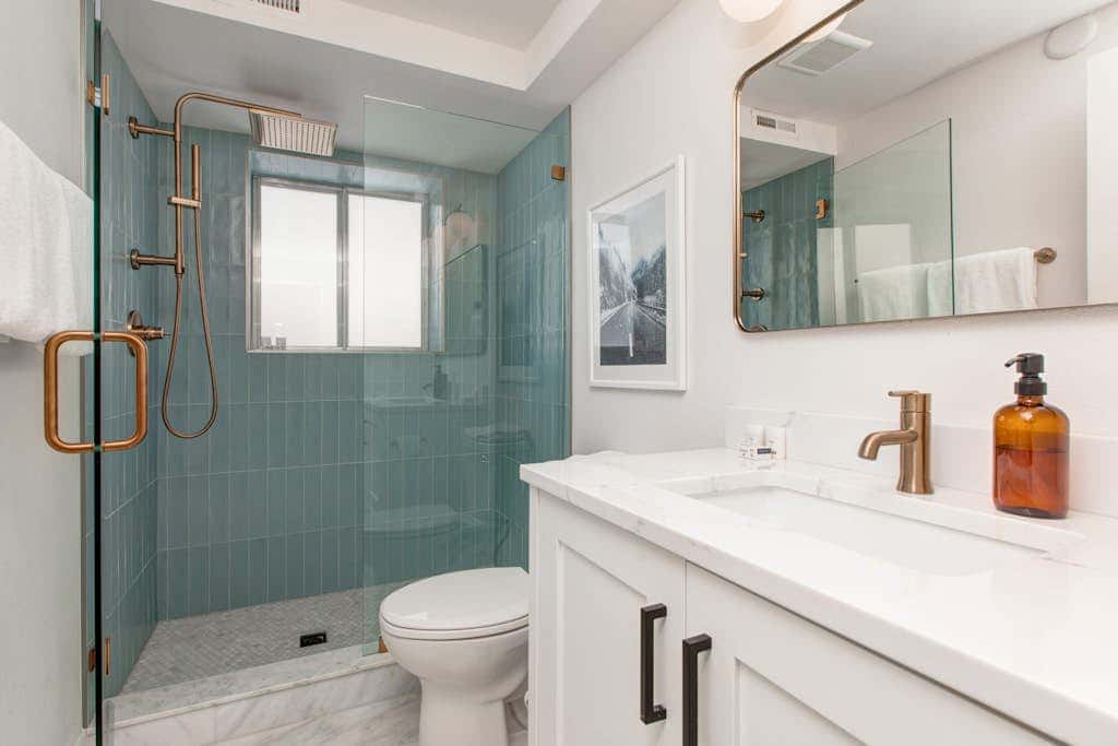 Dog-friendly, walk to Canyons, hot tub, fireplace, foosball, AC
