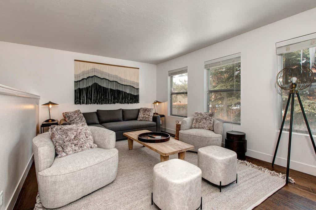 Dog-friendly, walk to Canyons, hot tub, fireplace, foosball, AC