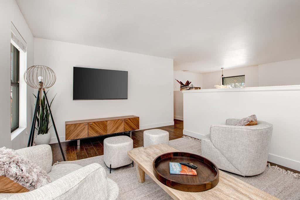 Dog-friendly, walk to Canyons, hot tub, fireplace, foosball, AC