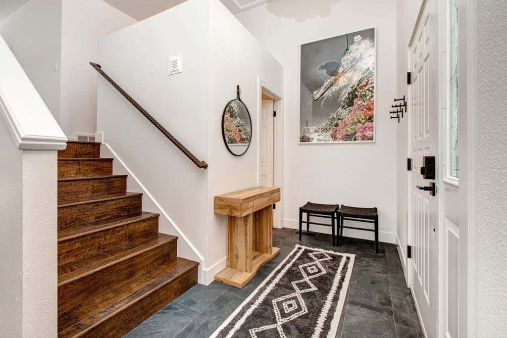 Dog-friendly, walk to Canyons, hot tub, fireplace, foosball, AC
