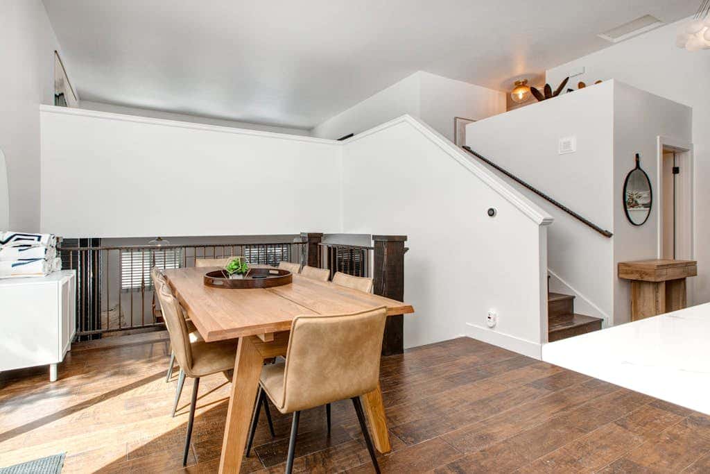 Dog-friendly, walk to Canyons, hot tub, fireplace, foosball, AC