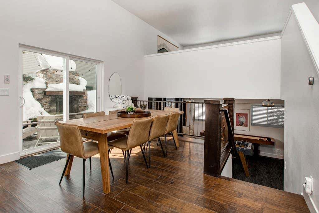 Dog-friendly, walk to Canyons, hot tub, fireplace, foosball, AC
