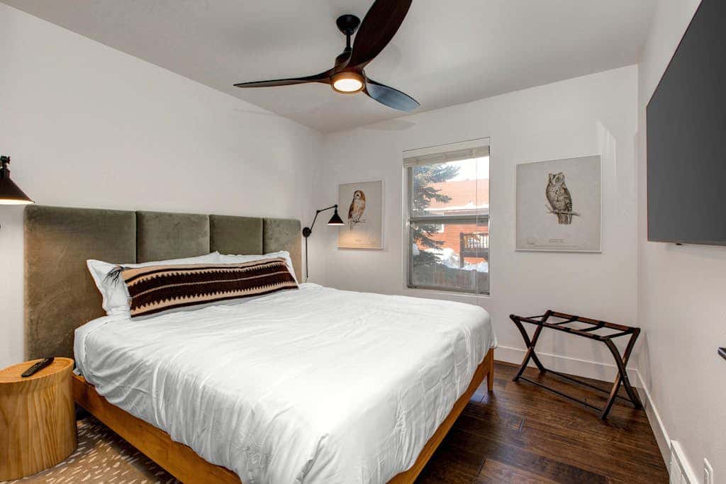 Dog-friendly, walk to Canyons, hot tub, fireplace, foosball, AC