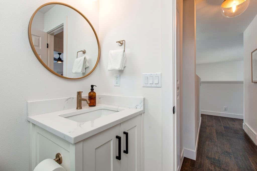 Dog-friendly, walk to Canyons, hot tub, fireplace, foosball, AC