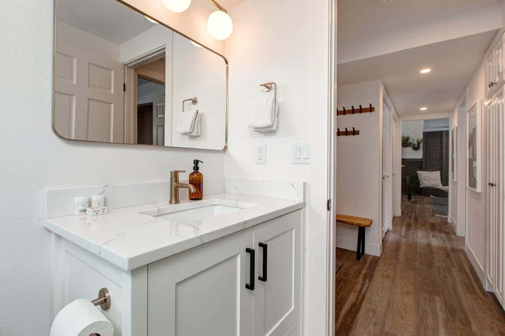 Dog-friendly, walk to Canyons, hot tub, fireplace, foosball, AC