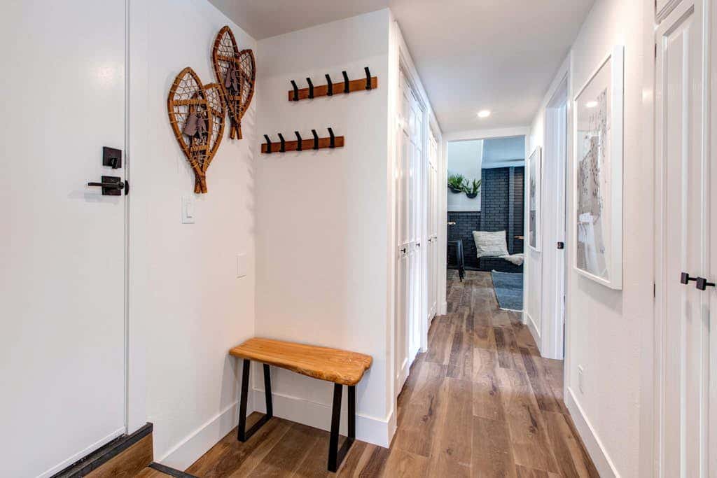 Dog-friendly, walk to Canyons, hot tub, fireplace, foosball, AC