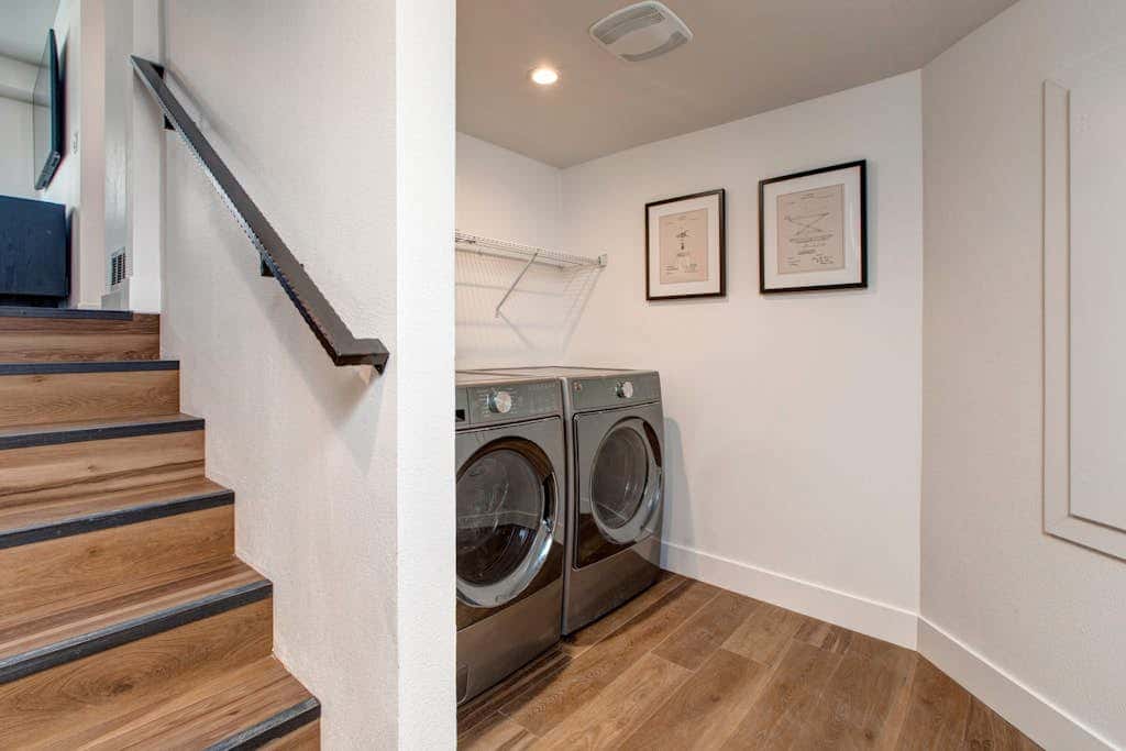 Dog-friendly, walk to Canyons, hot tub, fireplace, foosball, AC