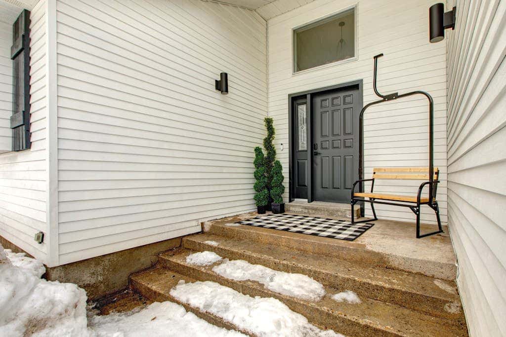 Dog-friendly, walk to Canyons, hot tub, fireplace, foosball, AC