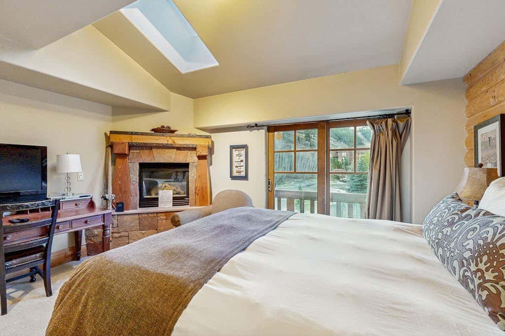 Hotel studio with views, fireplace & close to everything